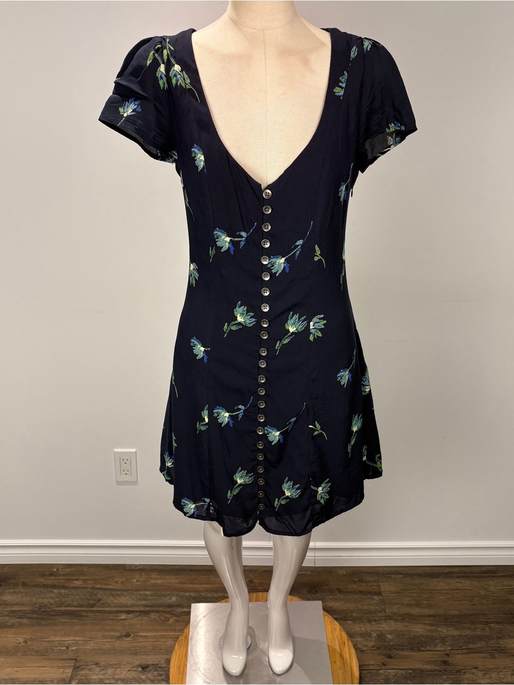 ✨ Urban Outfitters Mindy Blue Floral Button-Front Mini Dress M